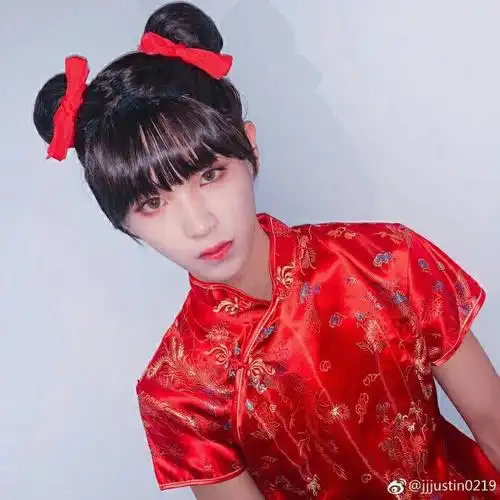 justin黄明昊穿高叉旗袍却全称腿开开nana安全裤不是这样用的崽