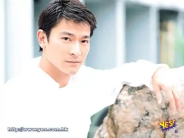 出道40年年轻时的刘德华有多帅