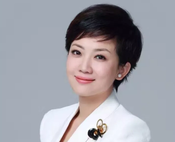 央视主持人王端端因俄疫情落泪:昔日"傻妞妞"如何完成惊艳蜕变