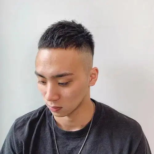 懒人必备的4款男士利落短发_发型