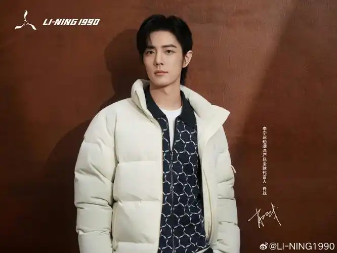 get代言人@x玖少年团肖战daytoy同款 1,顺手又挑了一套白色卫衣,正好