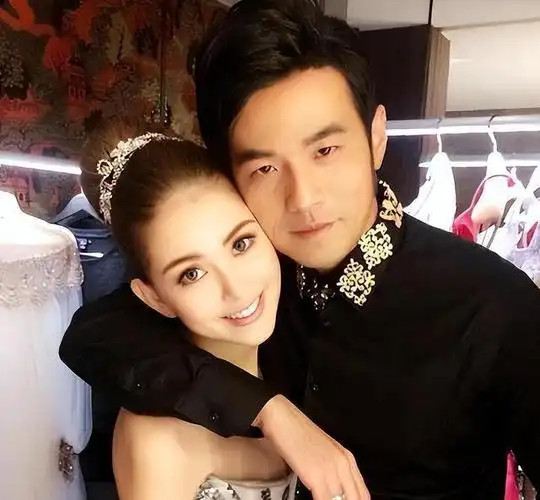 嫩模出身嫁大14岁周杰伦,连生三娃的昆凌,没你想的那么简单