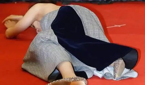 有证明她是劳累过度,并不是"炒作",对于赵韩樱子晕倒前先看了下地面