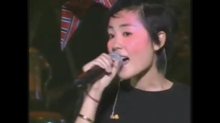 王菲 - 半途而废   只爱陌生人(2001王菲全面体演唱会日本武道馆场)