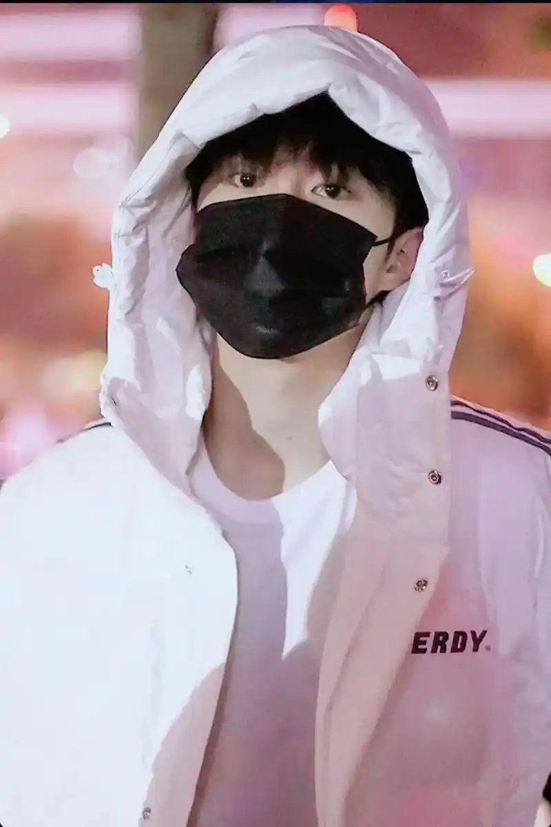 范丞丞 范丞丞是身上有几处纹身但也很干净的男孩 从骨子里散 - 抖音