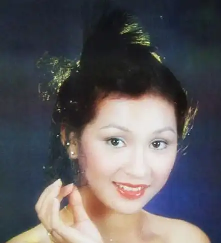 余安安照片余安安低胸透视装