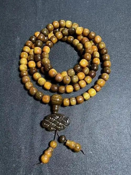 真品老犀角手串纹理特征是怎么样的?