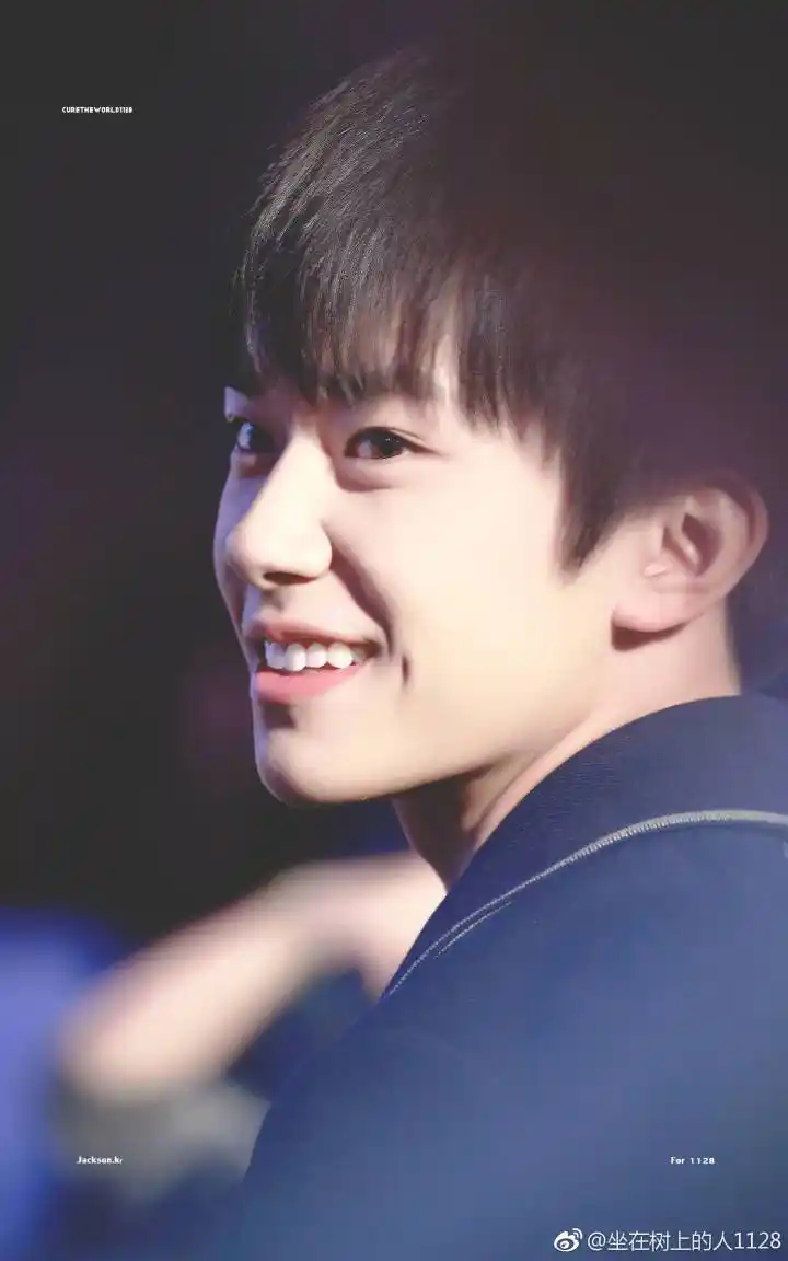 [tfboys][新闻]180618 梨涡浅笑易小烊 又甜又苏心动百分百