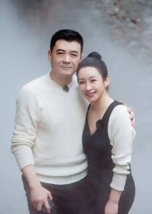 秦海璐很是惊讶,她没想到王新军居然喜欢自己.