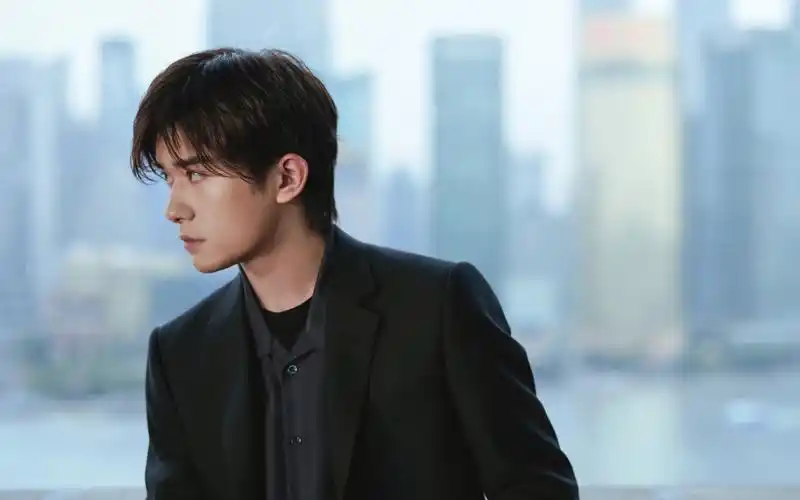 【易烊千玺】阿玛尼 直播 230210