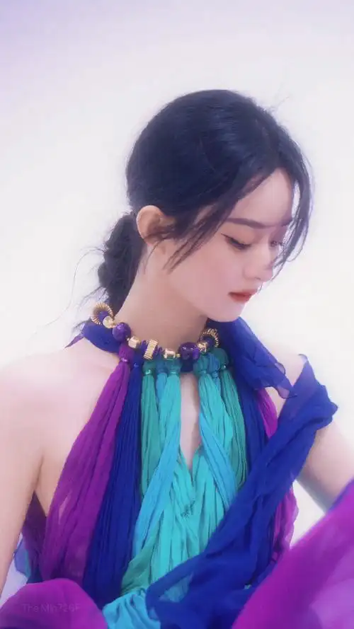 赵丽颖时尚芭莎5月刊封面