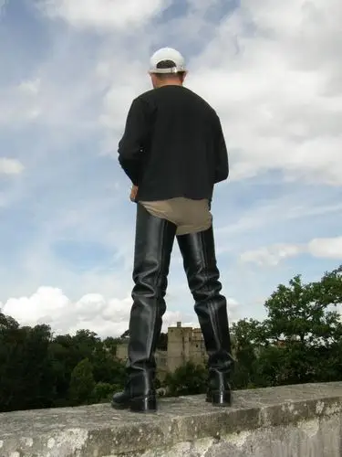 超长筒到大腿根的皮靴