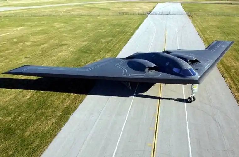 轰20是世界一流战略轰炸机,性能采美俄之长,核常兼备还能反航母_隐身