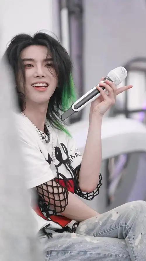 就这个**腰细身材好爽!  华晨宇花花hcy#华晨宇