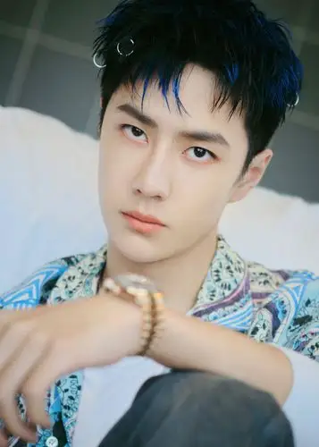 王一博水蓝色印花衬衫帅气图片写真16