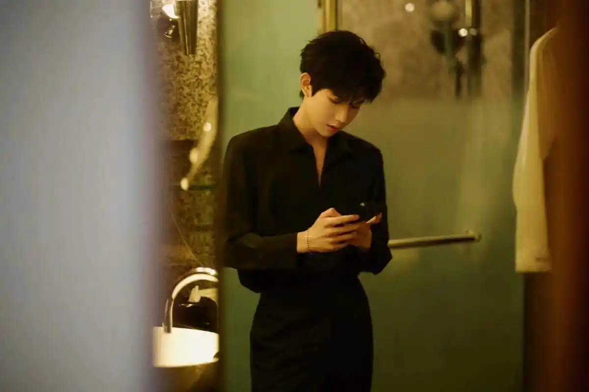 tfboys-王源 哥不要太帅了#王源 #侧颜 #西装杀 - 抖音