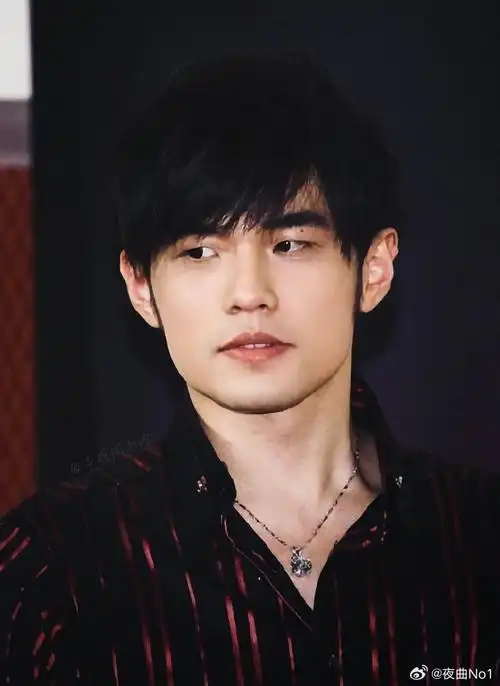 周杰伦年轻的时候好可爱