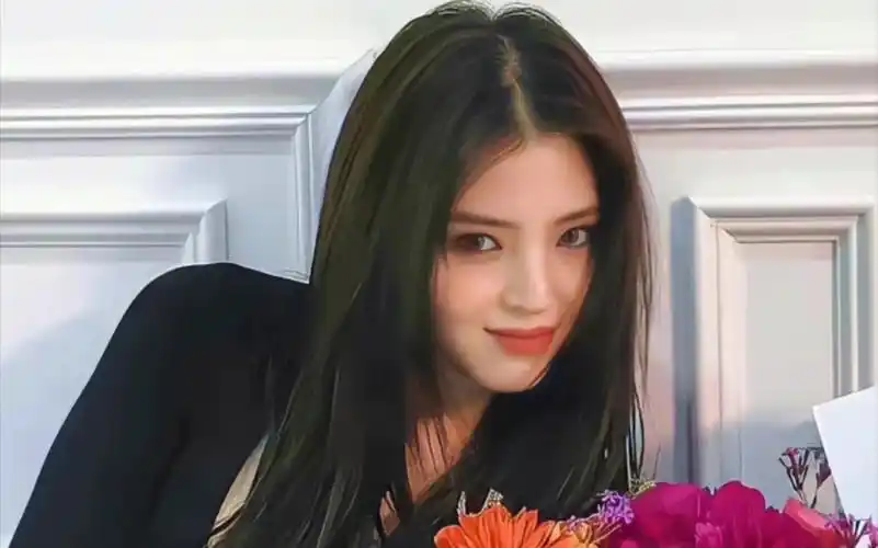 【南韩神颜韩素希】清纯中带点野性 是能将氛围感拉满的韩素希啊