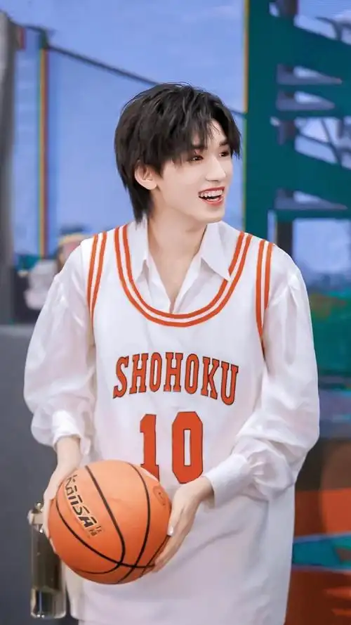 宋亚轩,希望你能拥有屏幕内的闪耀,也希望你能拥有屏幕外的快乐