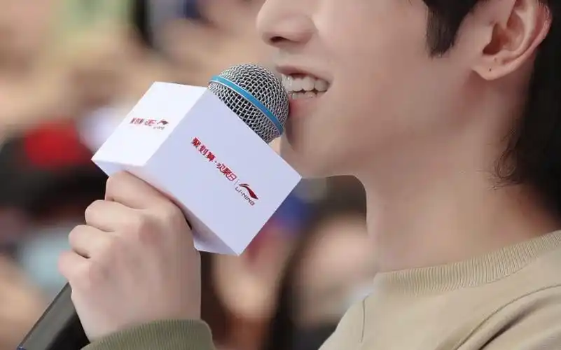 【华晨宇】 来看宝贝甜甜笑容