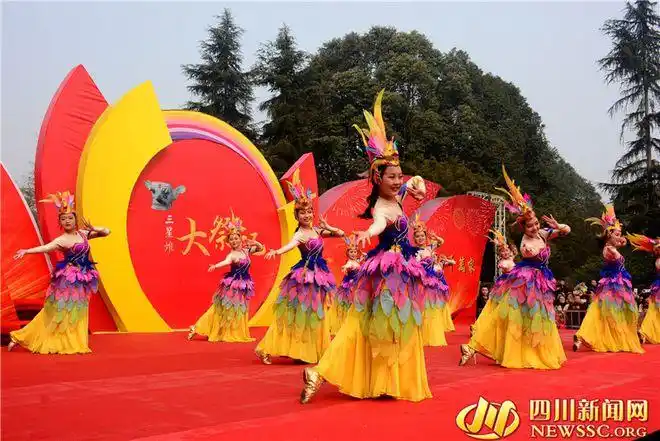 【网络中国节.春节】广汉三星堆再现古蜀祭祀 近3万人现场观看(三)