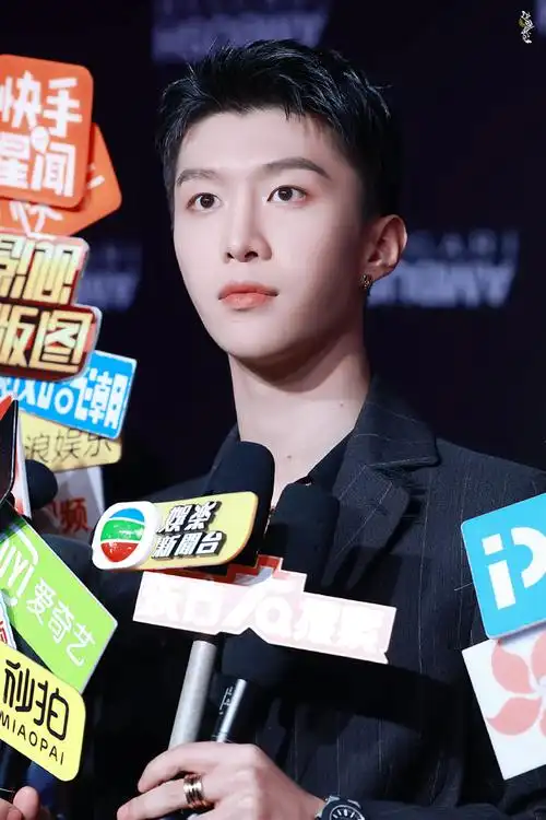 范丞丞[超话]##范丞丞清爽短发