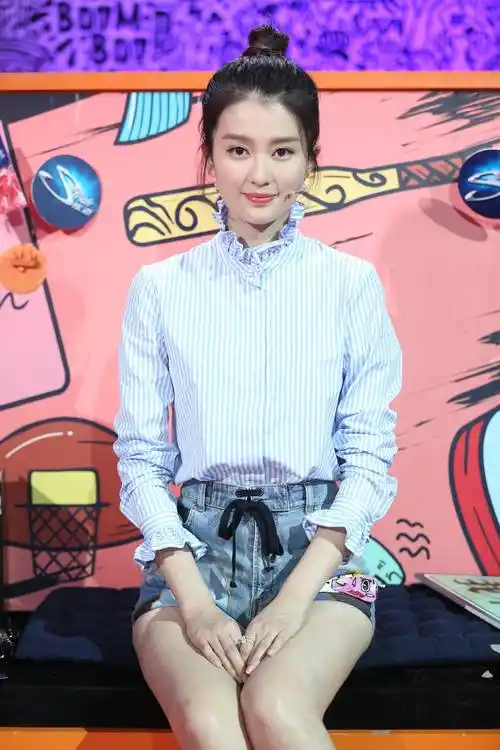 乔欣黑丝诱惑,苗条身材,高颜值性感清纯美女