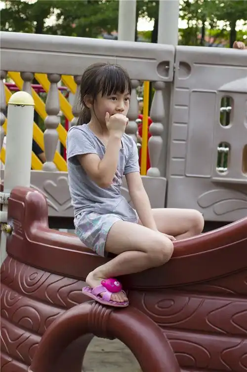 公园里面小朋友【好想有女儿啊!】