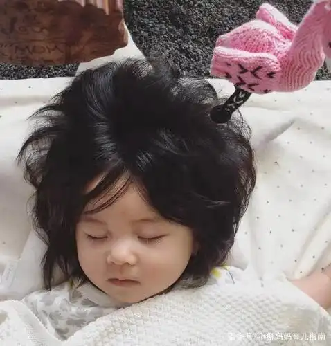 日本超多发量宝宝火了,成功代言洗发水,网友:一岁发量都比我多