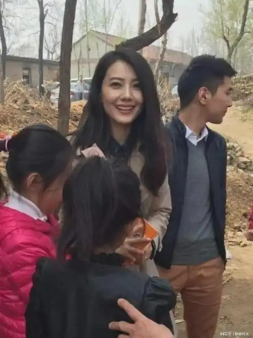 高圆圆带着老公回老家过年这接地气程度你敢信