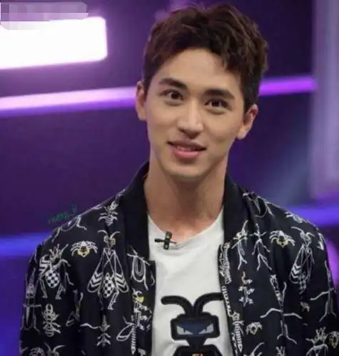 许魏洲出道前后模样变化大网友他真得是纯天然帅哥吗