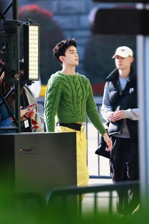 吴磊绿毛衣#清新,帅气,大帅哥一枚,挑逗的我们的心弦