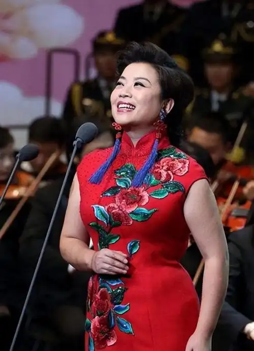 55岁民歌皇后张也:单身22年无婚无子,与男闺蜜相伴21年却不结婚