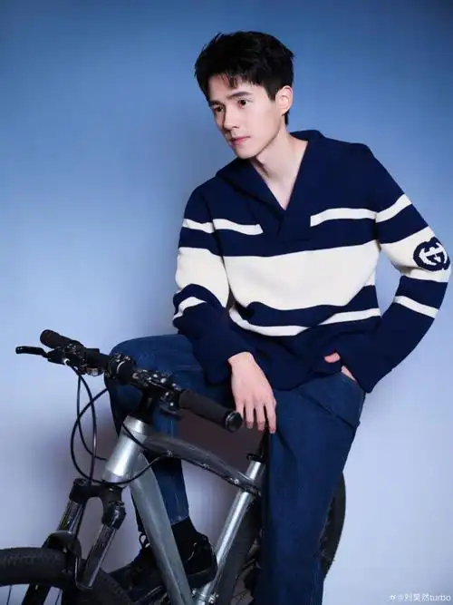 刘昊然晒十年前后对比照