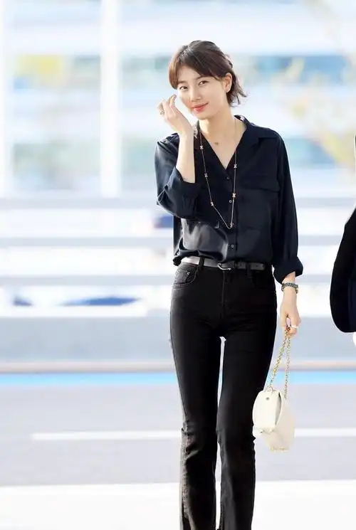 裴秀智胖了好多,全黑造型都盖不住赘肉,一转身"大屁股"亮了