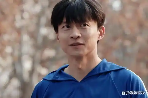 长了褶子还演"校草"?一把年纪的高中生,导演真的是"饿"了!