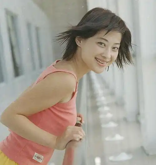 一组明星老照片,年轻时的梅婷,20出头的杨颖,张张让人回忆