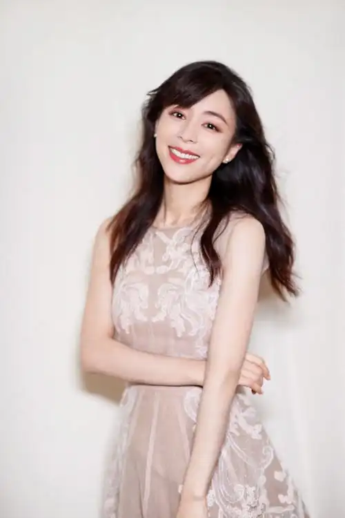 张静初出席活动 优雅冻龄尽显绝佳气质_凤凰网娱乐_凤凰网