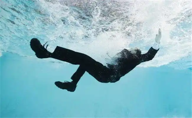 村里的人对于这个大家说是什么众说纷纭,有说是水怪的,有说是大蛇的