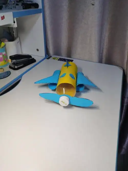 做手工(纸飞机)