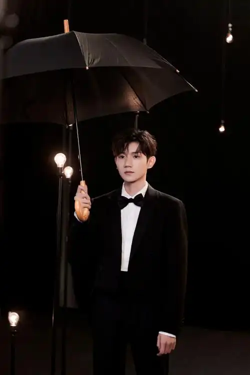 王源:2021冬日留映,穿越寒冬拥抱你