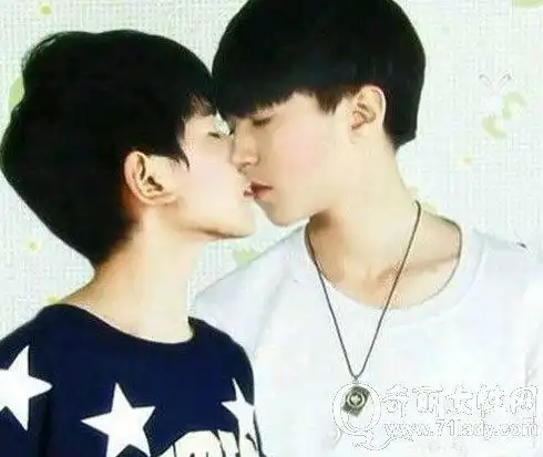 王俊凯和王源是什么关系 王俊凯和王源的吻照曝光