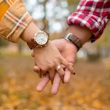 牵手情侣头像真人情侣头像手牵手一左一右