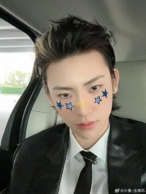 小鬼问罗伯特怎么不回他##小鬼愚人节空降超话