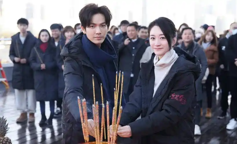 翻盘后,钟汉良又一现代剧开机,和静琬隔十年再合作_李小冉_演技派