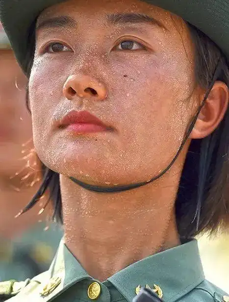 40张图,揭开了这群"姐姐们"的真面目|女兵|奔奔|训练_新浪新闻