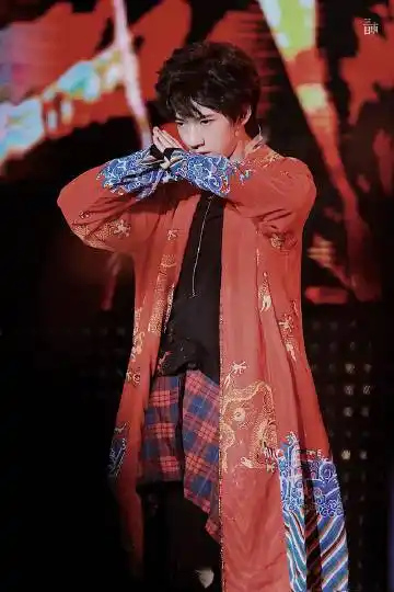   2030 3948 4月18日 15:15          来自 贺峻霖超话已编辑