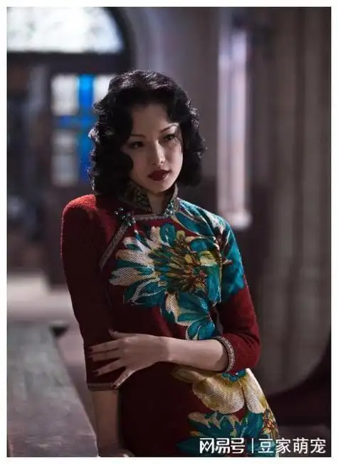 倪妮,刚出道就有了自己的代表作,并且还是张艺谋导演的作品,一时间便