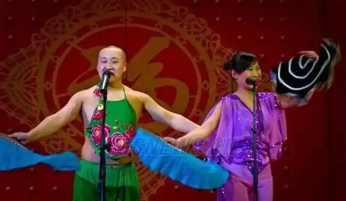 二人转二人台中受欢迎的男扮女装