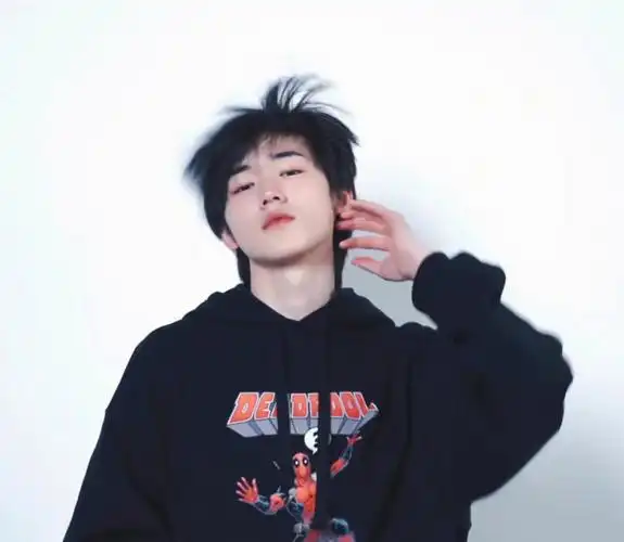 宋亚轩撩发豪爵啊